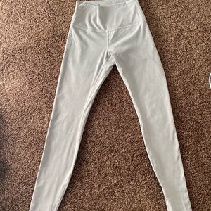 Women’s light grey lulu lemon leggings